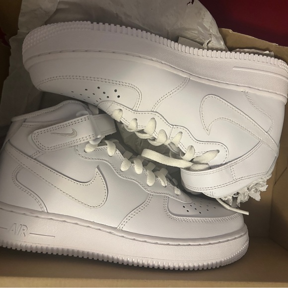 NIKE AIR FORCE 1 07 MID WOMENS SZ 8 EU 39 NWB - Picture 7 of 7